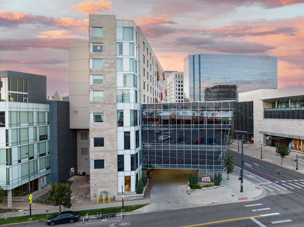 The Art Hotel Denver, Curio Collection by Hilton