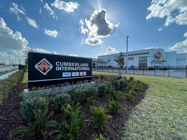 Images Cumberland International Trucks