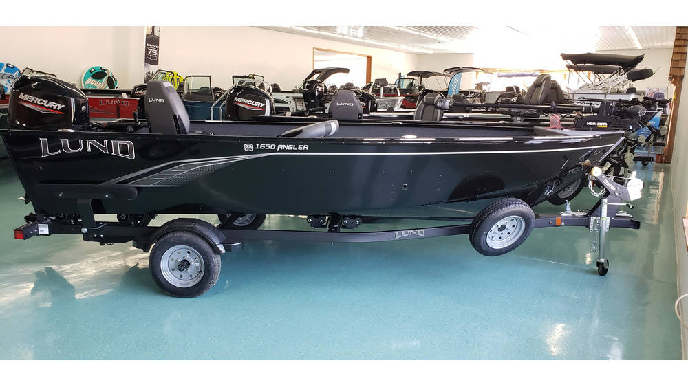 Staples Sports Lincoln Image