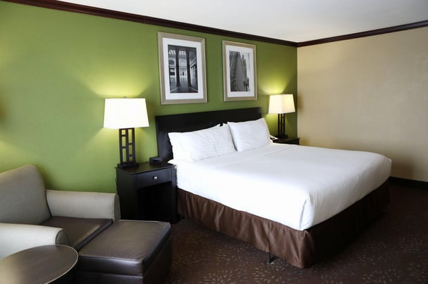 Images Holiday Inn Chicago Oakbrook by IHG
