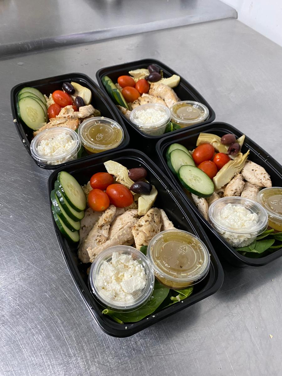 LunaFit Fresh Altamonte Springs and Orlando healthy meal prep and delivery featuring freshly prepared high protein, low-fat greek chicken bowls.