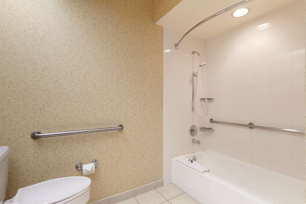 Guest room bath