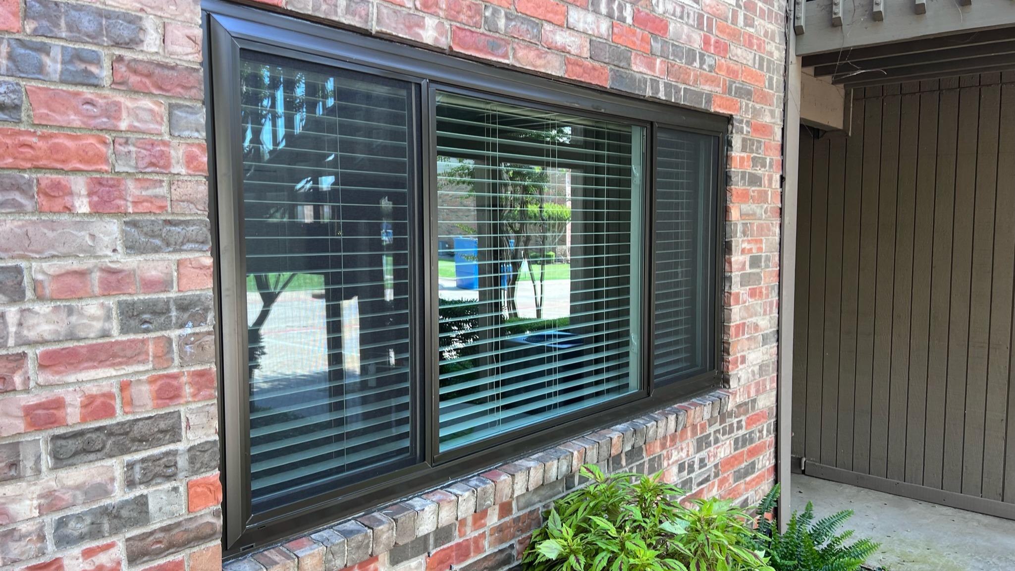 Discover the benefits of replacement windows with Window Worxx DFW. Our replacement window solutions are designed to breathe new life into your home or business. Whether you're looking to improve insulation, boost curb appeal, or enhance security, our replacement windows are tailored to deliver lasting value and comfort.