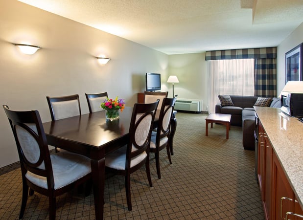 Images Holiday Inn & Suites Cincinnati-Eastgate (I-275E) by IHG