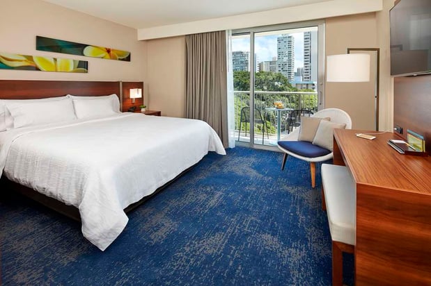 Images Hilton Garden Inn Waikiki Beach
