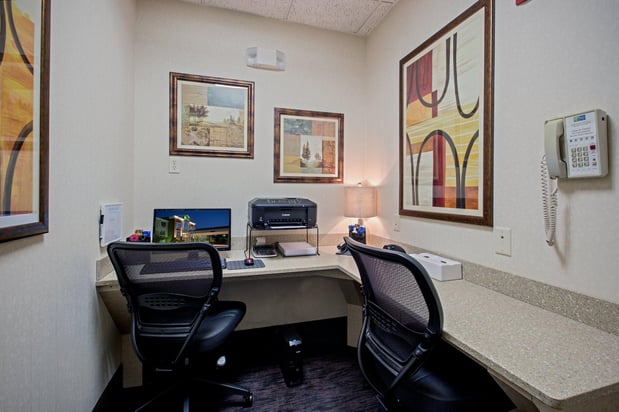 Images Holiday Inn Express & Suites Youngstown N (Warren/Niles) by IHG
