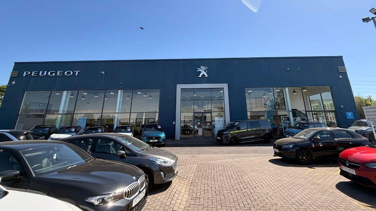 Evans Halshaw Peugeot exterior forecourt