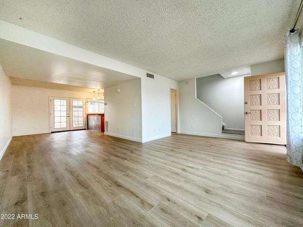 Images Shelli Bronstine, REALTOR | Coldwell Banker Realty