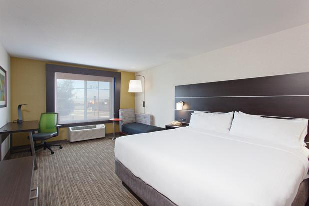 Images Holiday Inn Express & Suites Oakland-Airport, an IHG Hotel