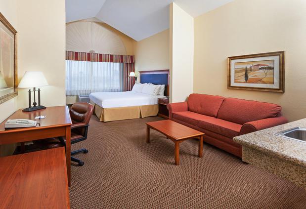 Images Holiday Inn Express & Suites Laredo-Event Center Area by IHG