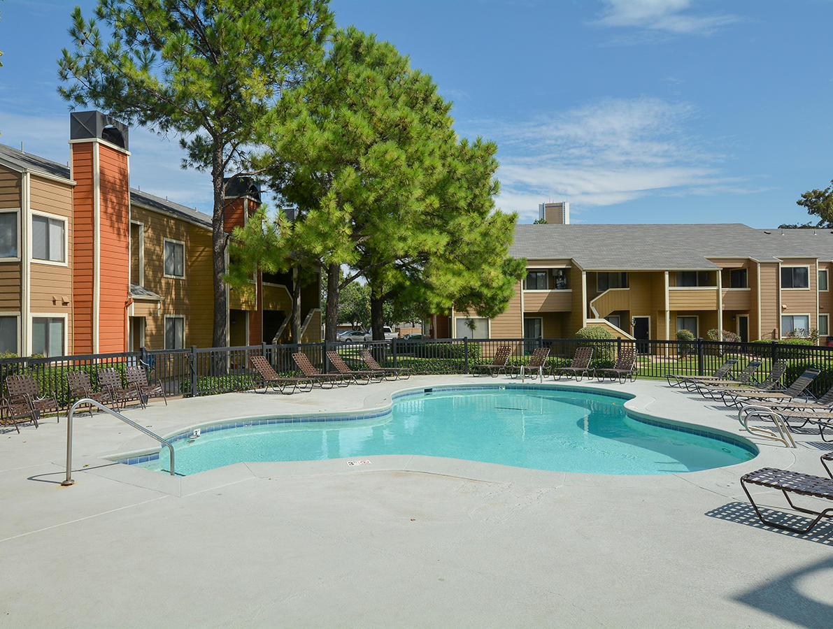 Outdoor Pool & Sundeck