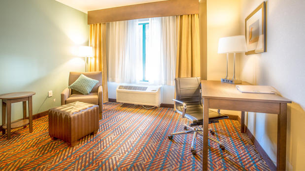Images Holiday Inn Express Wichita South by IHG