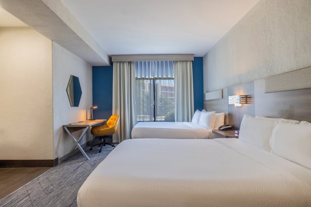 Images Holiday Inn Express & Suites Kansas City Airport by IHG