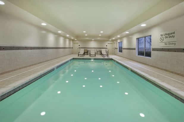 Images Hampton Inn & Suites Wichita-Northeast