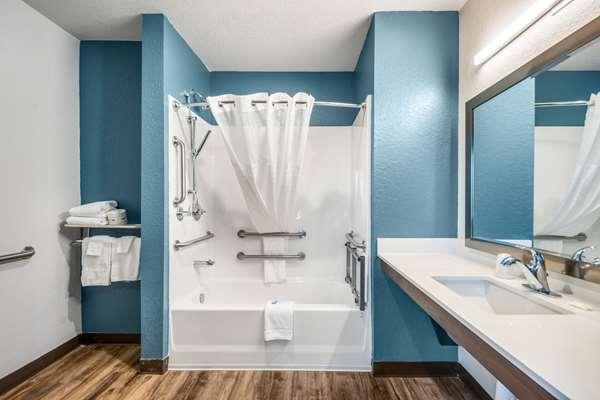 Images WoodSpring Suites Bradenton