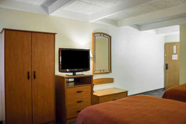 Images Econo Lodge Wickliffe - Cleveland East