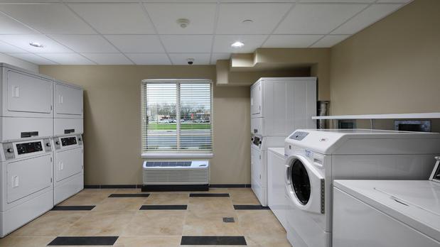 Images Candlewood Suites Newark South - University Area by IHG