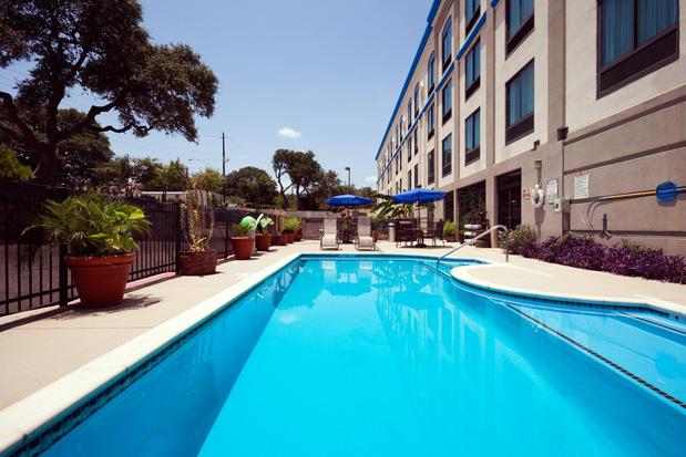 Images Holiday Inn Express & Suites Austin North Central by IHG