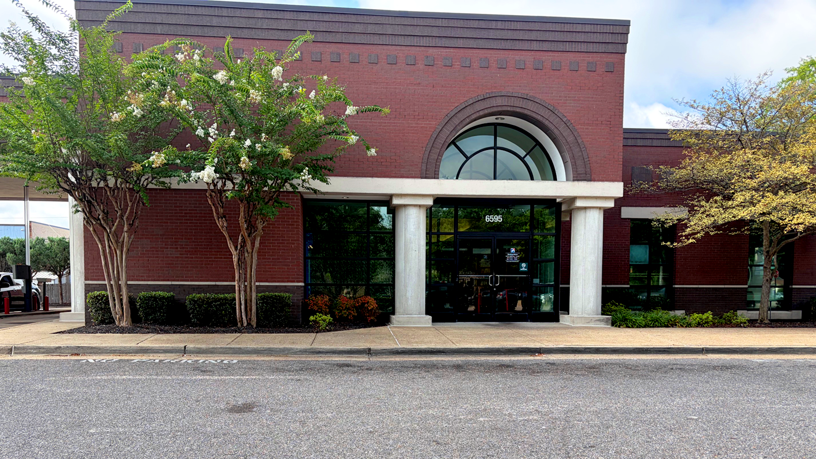 First Horizon Bank - Memphis, TN - Kirby Center Cove