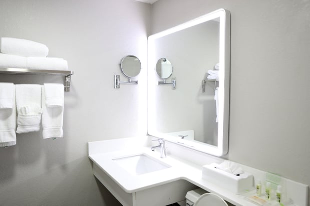 Images Holiday Inn Chicago Oakbrook by IHG