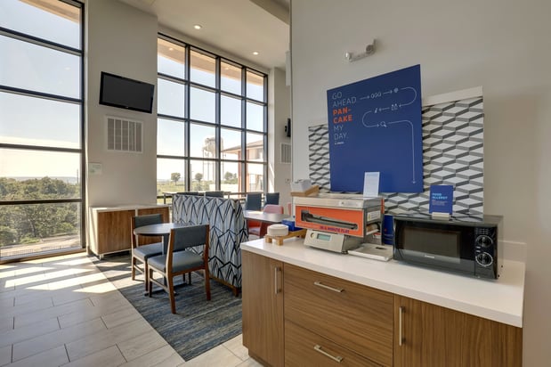 Images Holiday Inn Express & Suites Branson 76 Central by IHG