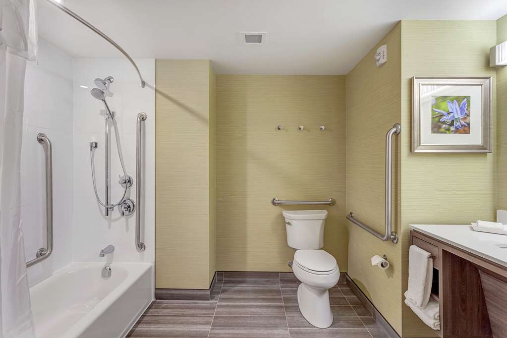 Guest room bath Home2 Suites by Hilton Toronto Brampton Brampton (905)216-1464