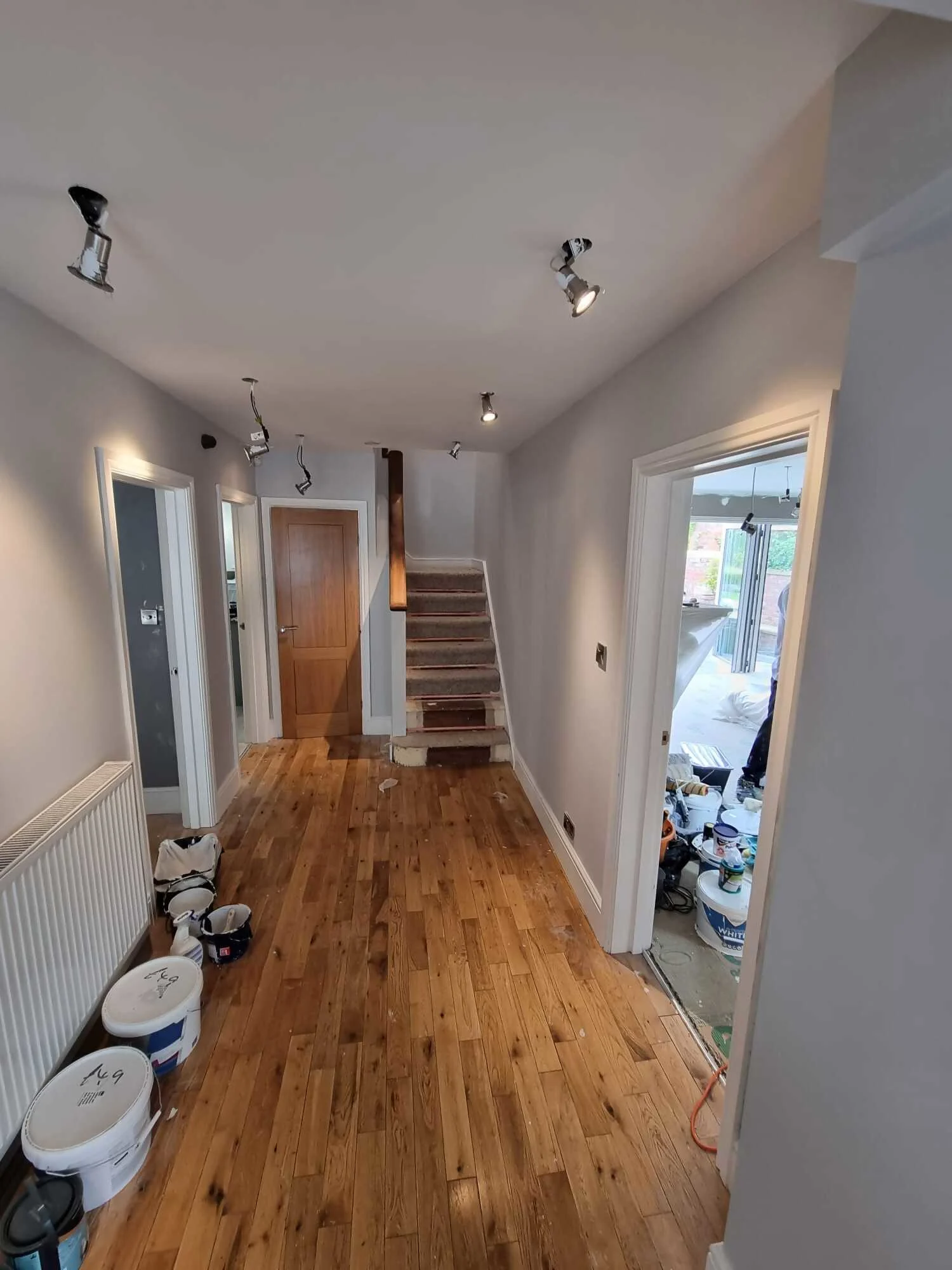 Images Ivo & Tina HK Service Ltd