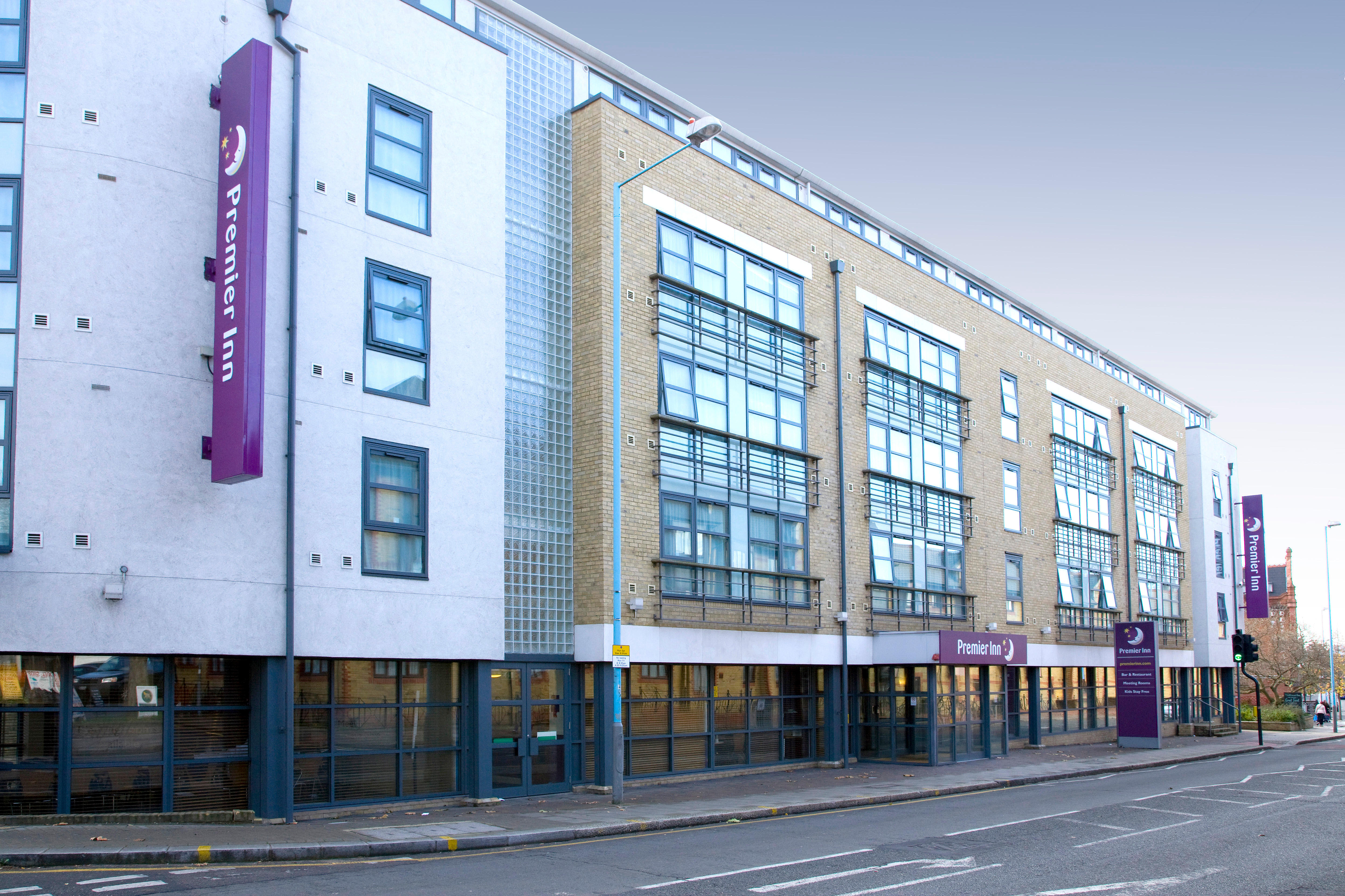 Images Premier Inn London Kew Bridge hotel