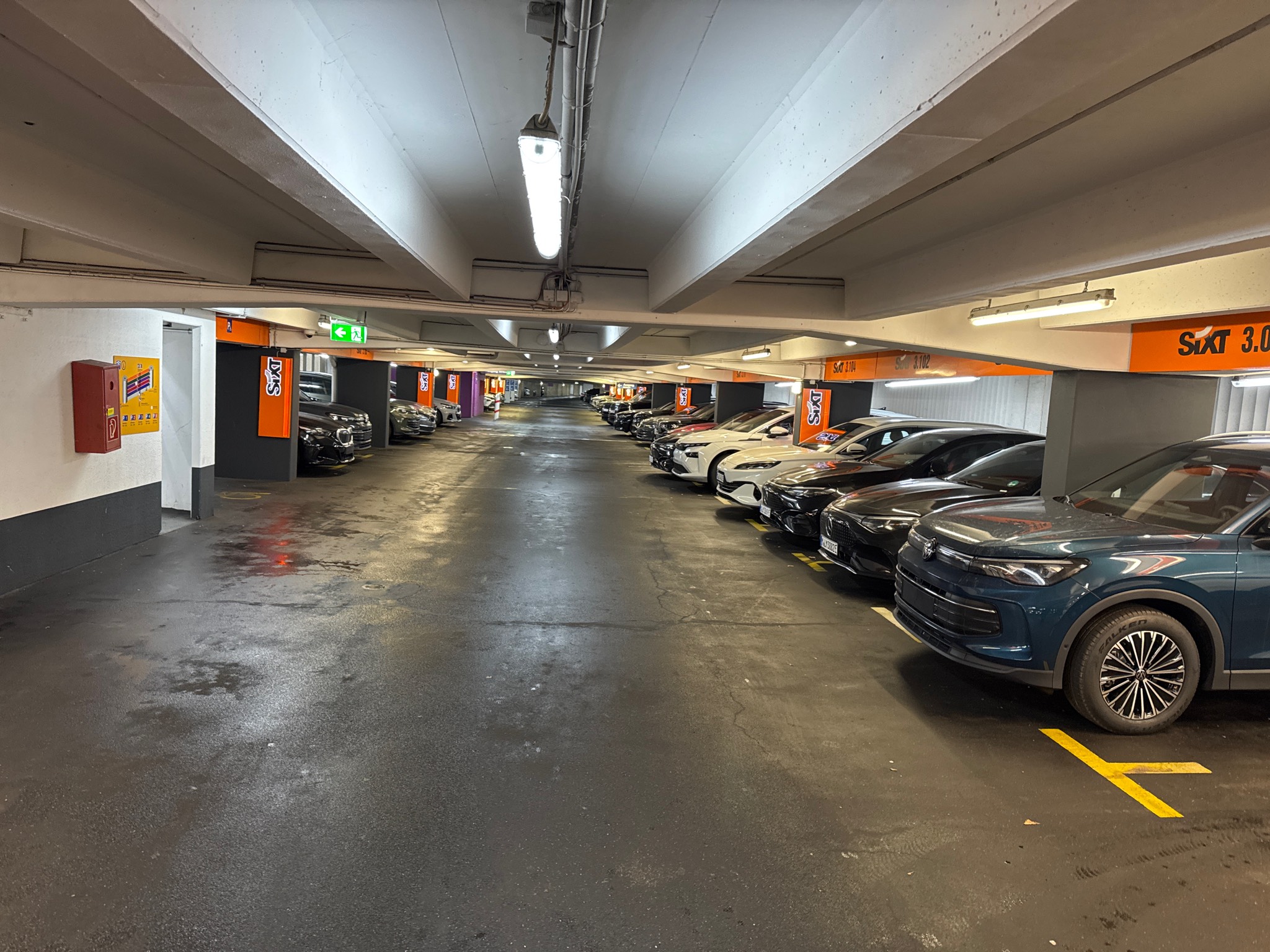 SIXT Autovermietung Düsseldorf Zentrum/HBF, Willi-Becker-Allee 10 in Düsseldorf