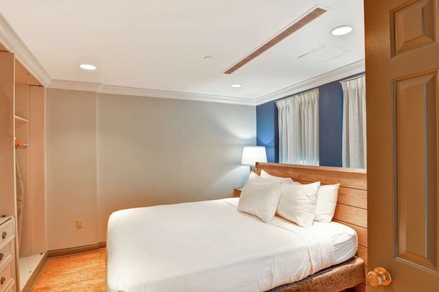 Images The Cincinnatian Hotel, Curio Collection by Hilton