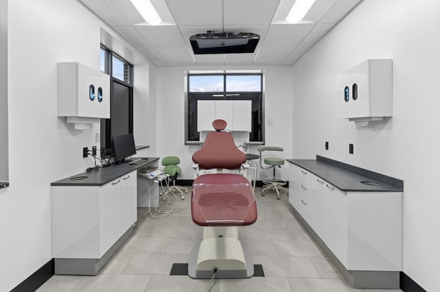 Images Kaaren Vargas, DDS
