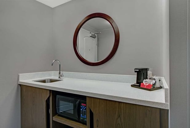 Images Hampton Inn & Suites Syracuse Dewitt