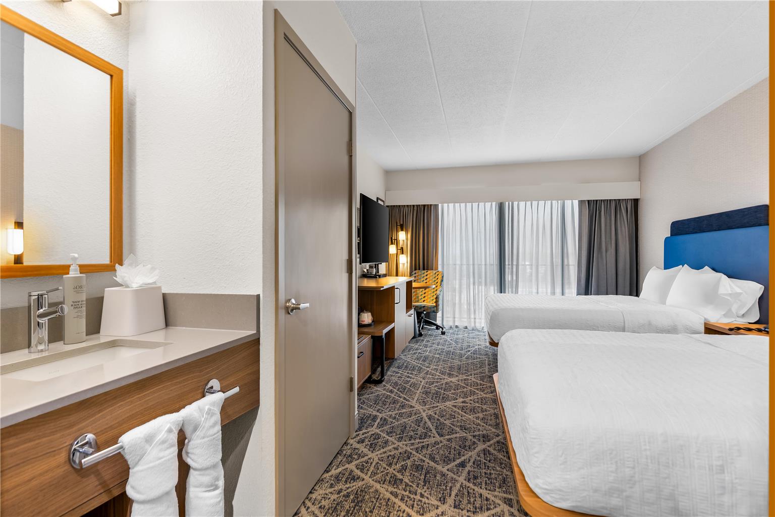 Guest room bath