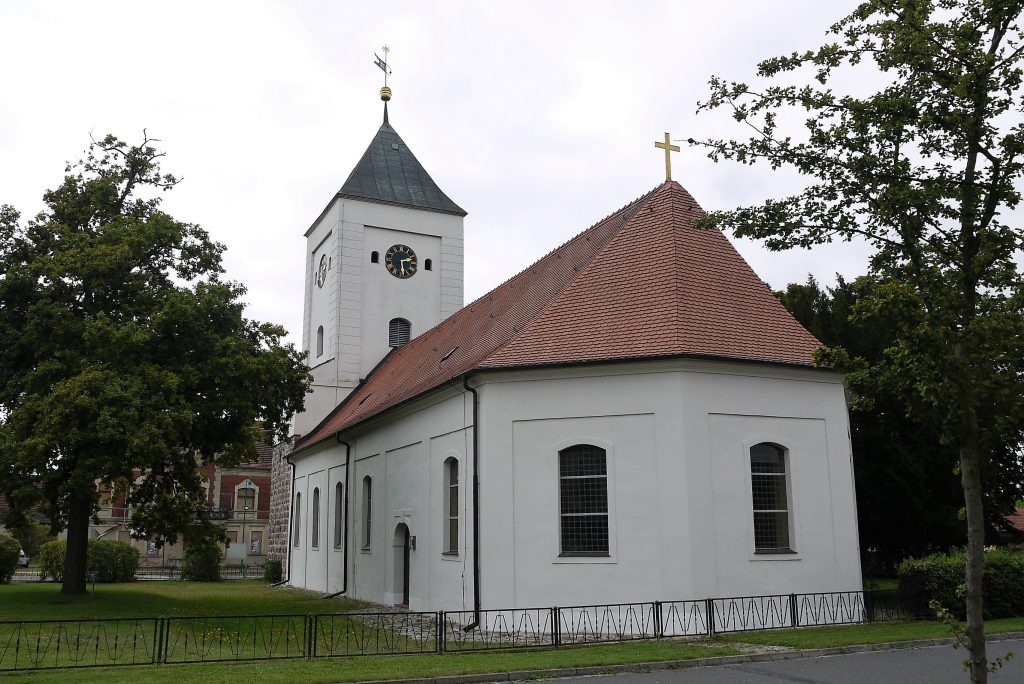 Kirche Rhinow - Ev. Kirchengemeinde Rhinower Ländchen, Marktplatz 10 in Rhinow