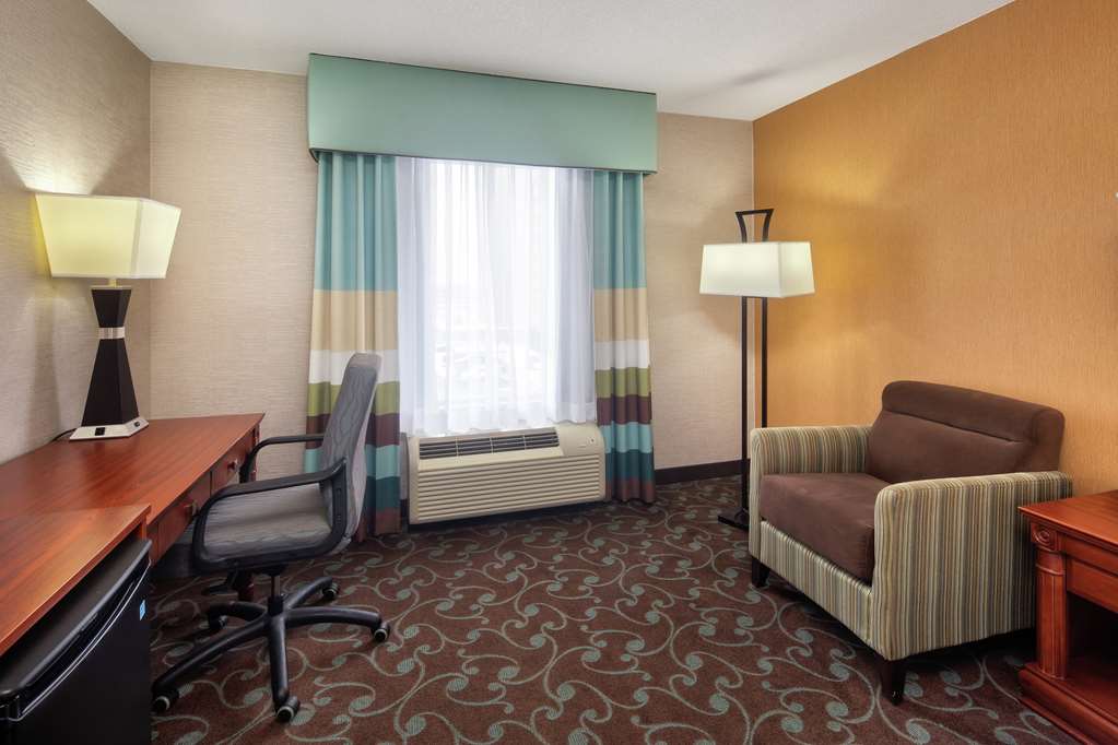 Images Hampton Inn & Suites by Hilton Toronto Airport