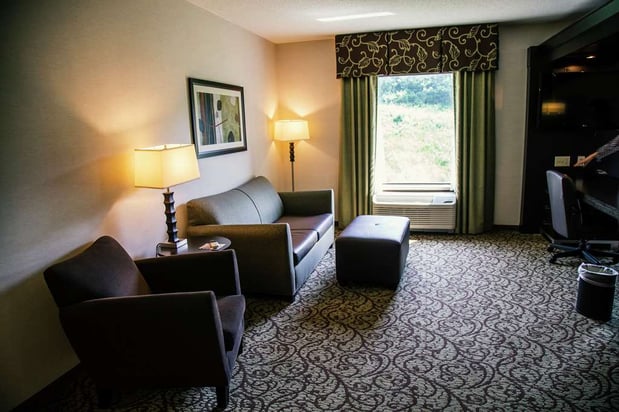 Images Hampton Inn & Suites Sharon