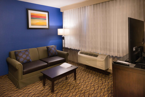 Images Holiday Inn Express & Suites Pasadena - Los Angeles by IHG