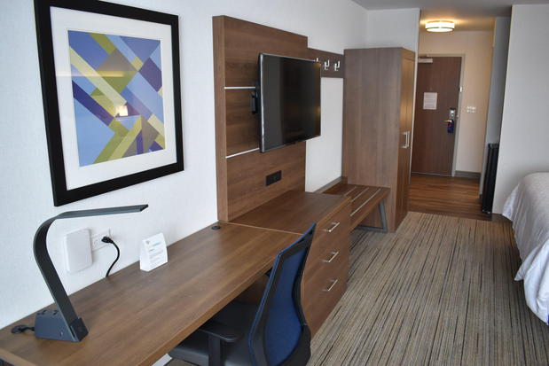 Images Holiday Inn Express & Suites Boston South - Randolph, an IHG Hotel