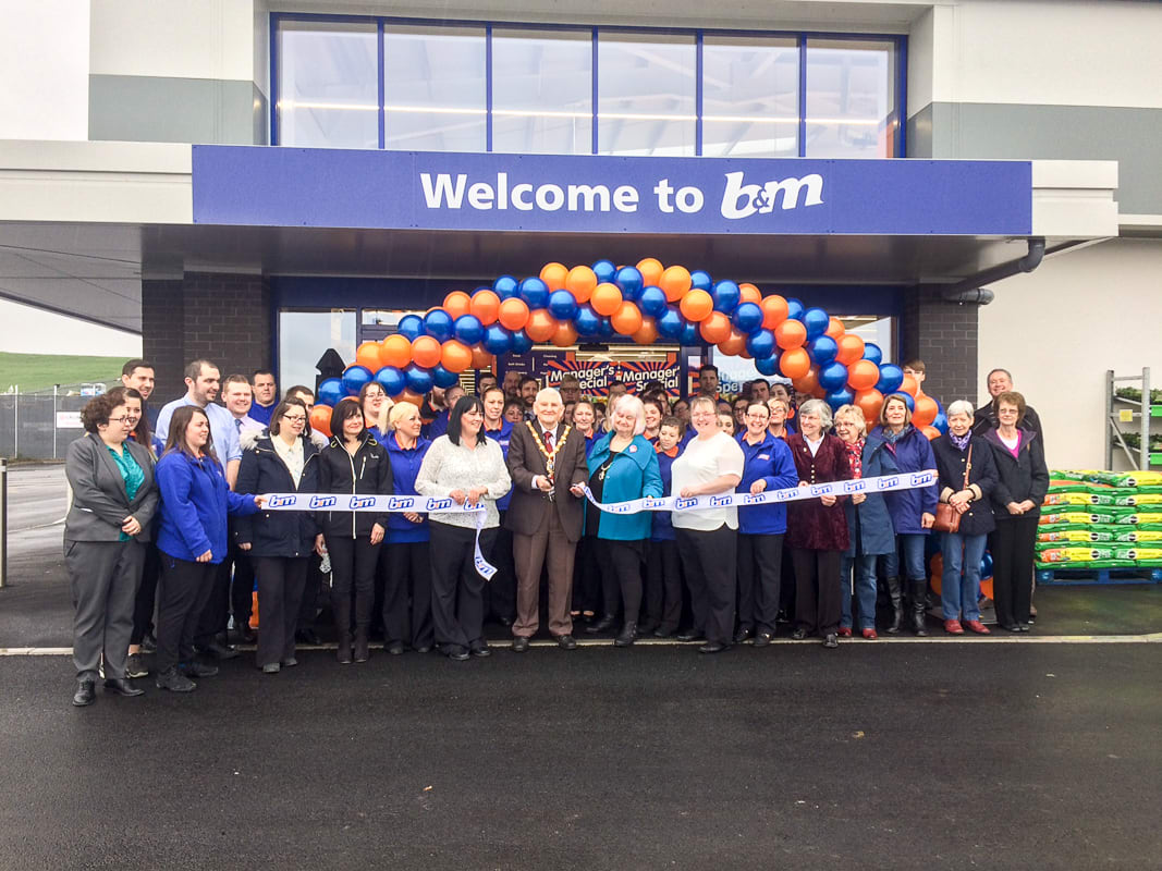 B&M Evesham store is officially opened by Mayor Fred Kaler.