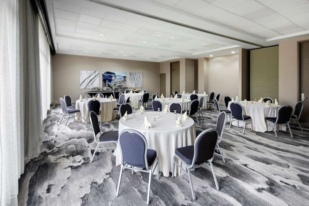 Images Embassy Suites by Hilton Detroit Troy Auburn Hills