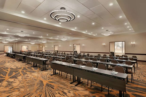 Images Embassy Suites by Hilton Milwaukee Brookfield