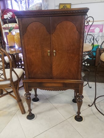 Images J and B Furniture Consignments