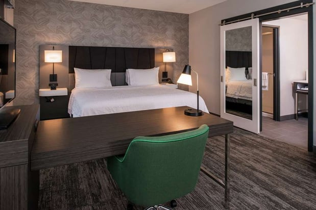 Images Hampton Inn & Suites Winston-Salem Downtown