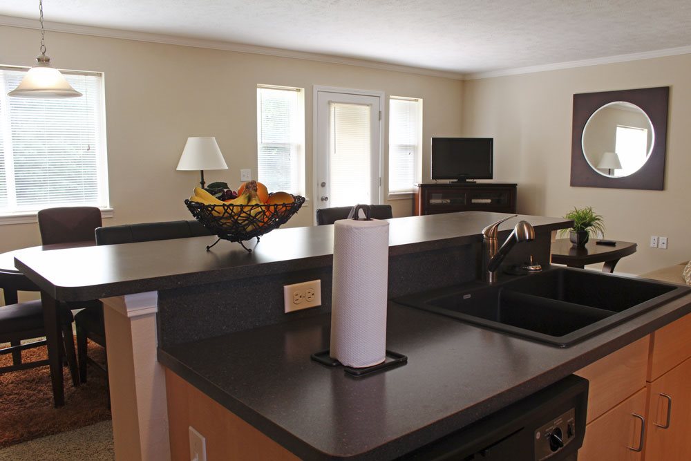 The kitchen at Lynbrook Apartment Homes and Townhomes