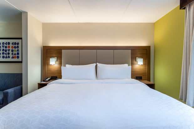 Images Holiday Inn Express & Suites Cedar Falls - Waterloo by IHG