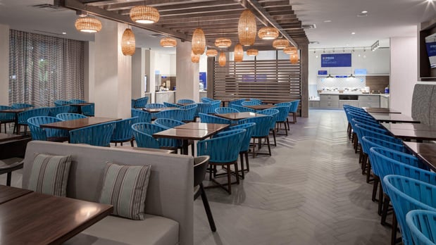 Images Holiday Inn Express & Suites Orlando at Seaworld by IHG