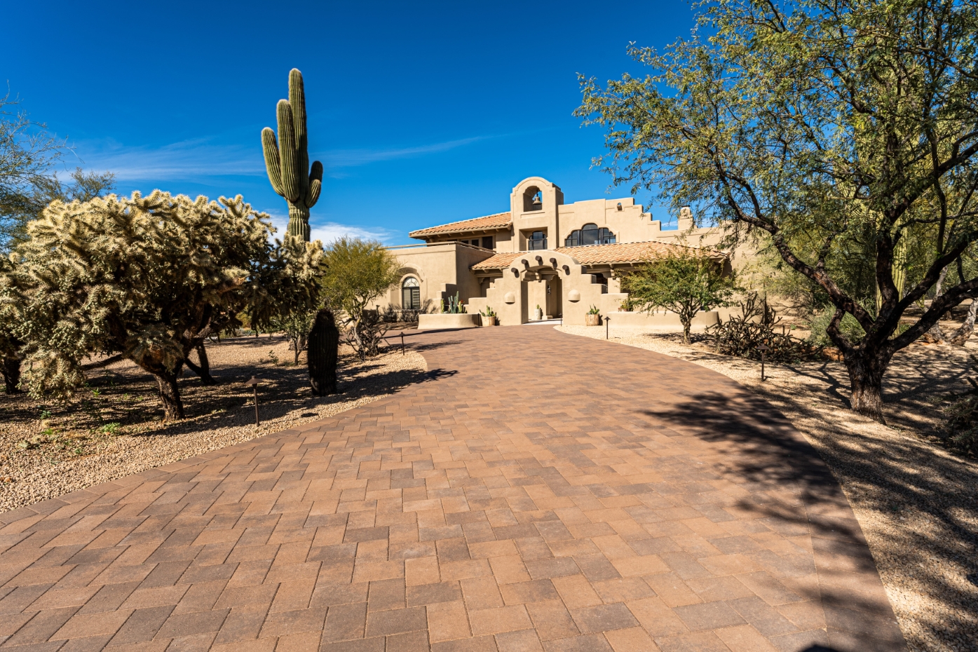 As experienced landscapers in Scottsdale, Mountainscape South Landscaping delivers high-quality landscaping and hardscaping services tailored to your property. Our expertise includes paving stone installation, retaining wall construction, turf installation, and ongoing artificial turf maintenance to keep your outdoor spaces looking their best.