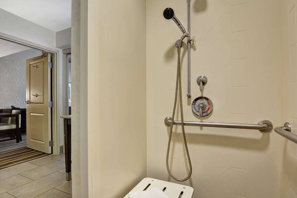 Guest room bath