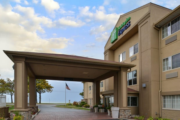 Images Holiday Inn Express & Suites St. Joseph Lakefront by IHG