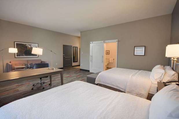 Images Hampton Inn & Suites at Wisconsin Dells Lake Delton